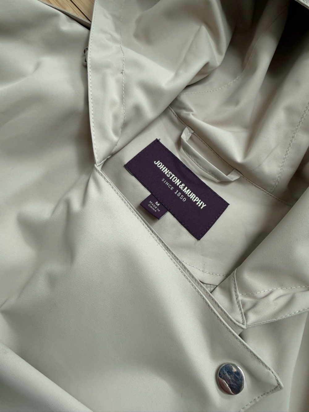 Johnston & Murphy Light Beige Coat with Silver Snap